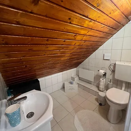 Jobb, Mint Otthon Vendeghaz Holiday home Koroshegy