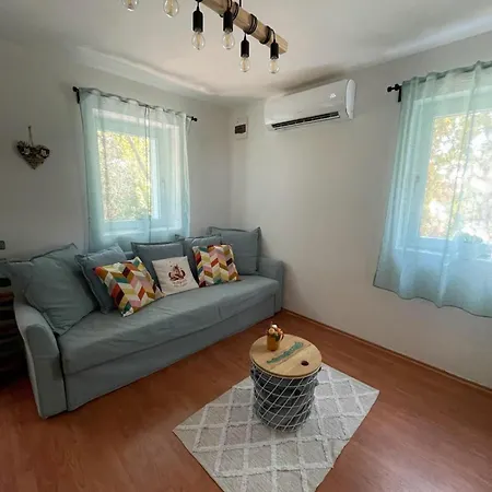 Holiday home Jobb, Mint Otthon Vendeghaz Koroshegy